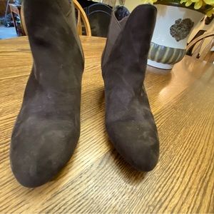 New Directions size 7.5 chocolate brown ankle boots